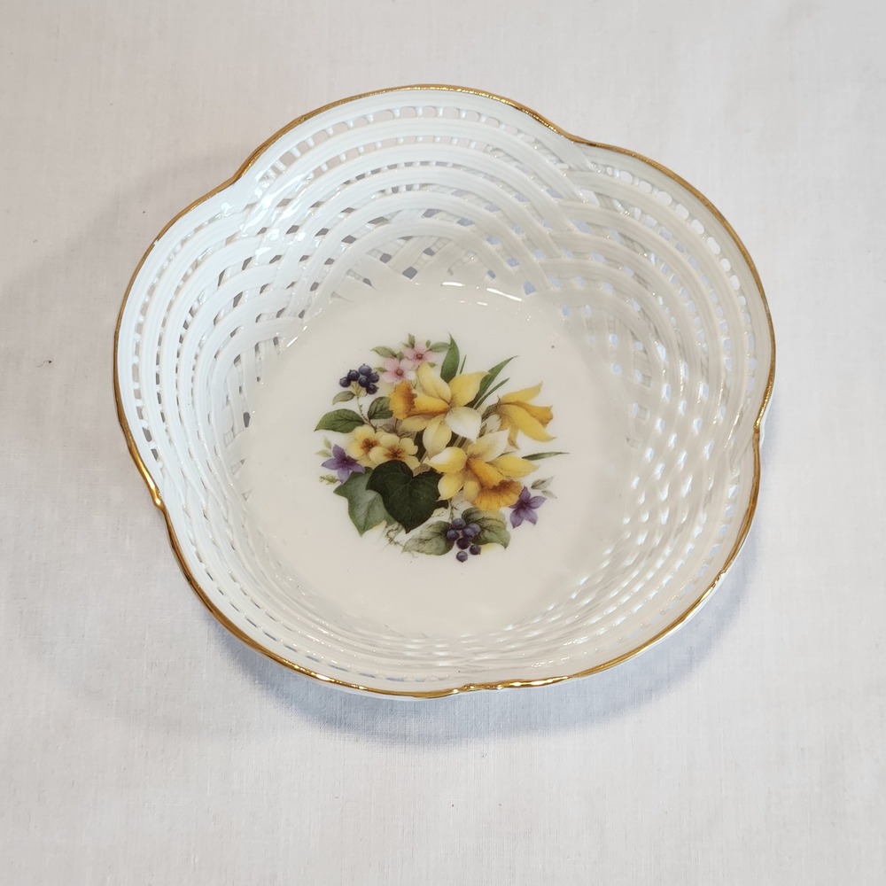 Hand Painted Romanian Porcelain Lace Basket Bowl Gold Trim 4.75" Diameter - Picture 1 of 5